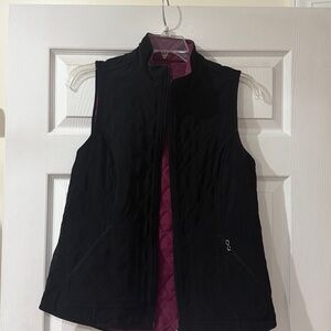 Cherokee infinity medium Reversible Quilted Vest in wine and black EUC